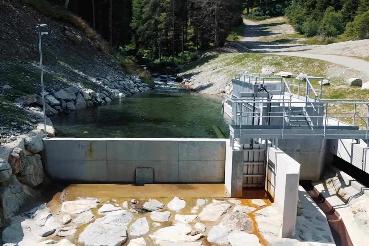 Seuil de micro-centrale hydroélectrique en Isère